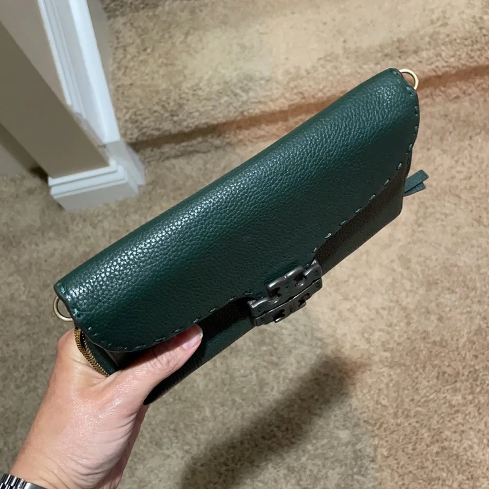 Tory Burch McGraw green wallet crossbody - Picture 15 of 15